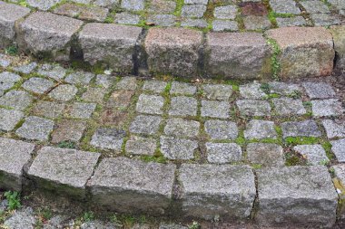 Kaldırım taşı döşeli yollar ve Almanya'da bulunan yolların yakın çekim