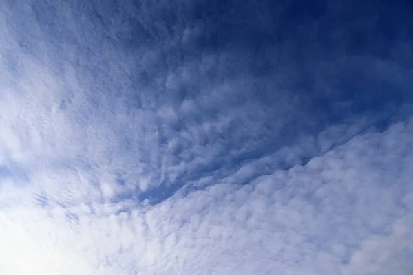 Dramatisk Himmel Med Mörka Moln Formationer — Stockfoto