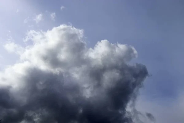 Céu Dramático Com Formações Nuvens Escuras — Fotografia de Stock