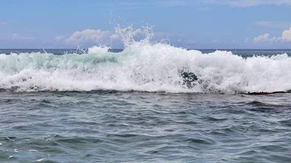 Beautiful Splashing Turquoise Ocean Waves White Beaches Paradise Island Seychelles — Stock Photo, Image