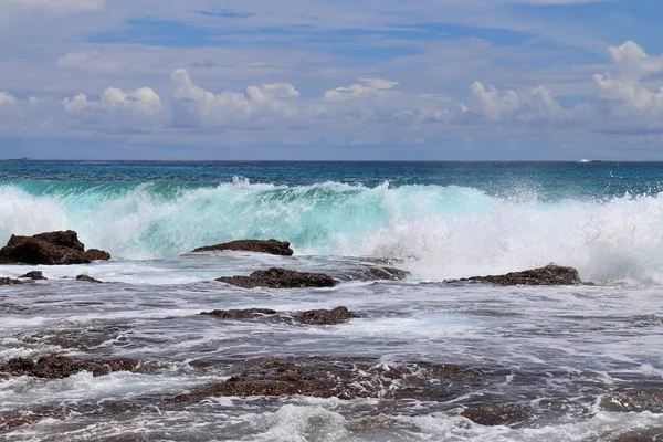 Splendide Onde Turchesi Dell Oceano Sulle Spiagge Bianche Dell Isola — Foto Stock