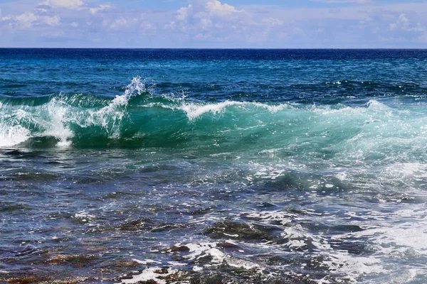 Cennet Adası Seyşeller Deki Beyaz Plajlarda Güzel Sıçrayan Turkuaz Okyanus — Stok fotoğraf