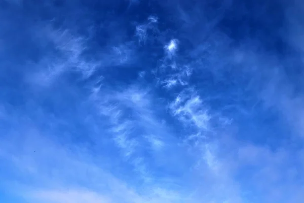 Hermosas Nubes Cirros Formaciones Nubes Naturales Cielo Azul Profundo Visto —  Fotos de Stock