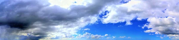 Oszałamiająca Kolorowa Panorama Nieba Przedstawiający Piękne Formacje Chmury Wysokiej Rozdzielczości — Zdjęcie stockowe