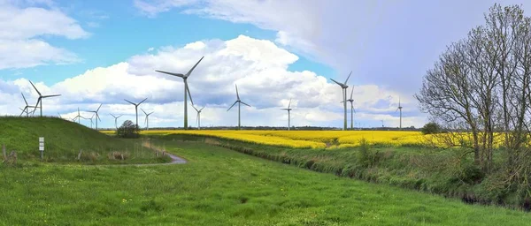 Vysoký Reoslution Panorama Regenerativního Parku Větrných Mlýnů Viděných Severním Německu — Stock fotografie