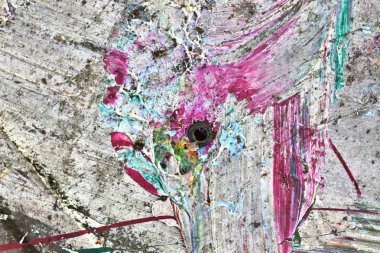 Kiel kuzey Almanya'da kayıp bir yer harabe duvar ve zemin üzerinde renkli grafiti boya sıçramaları