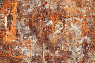 Kahverengi ve beyaz paslı metal yüzeylerin yüksek çözünürlükte detaylı yakın dokusu