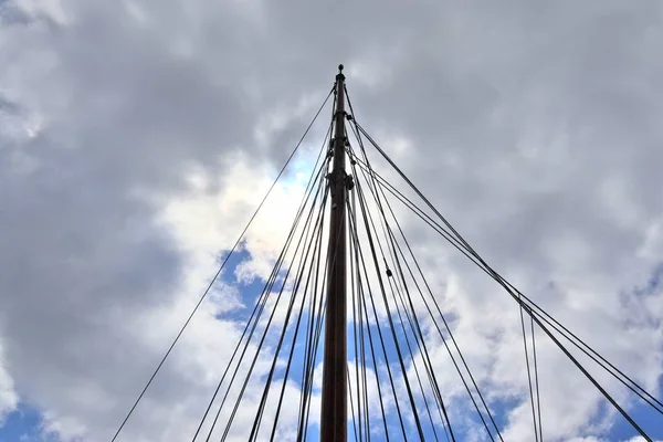 Velho Mastro Navio Vela Corda Porto Kiel Dia Ensolarado — Fotografia de Stock