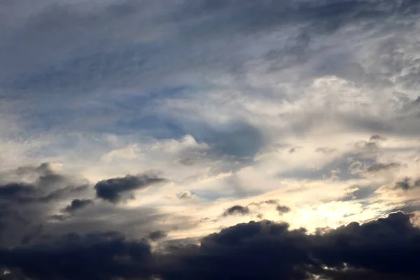 Fotos Beaufitul Del Sol Con Rayos Luz Bengalas Cielo Azul — Foto de Stock