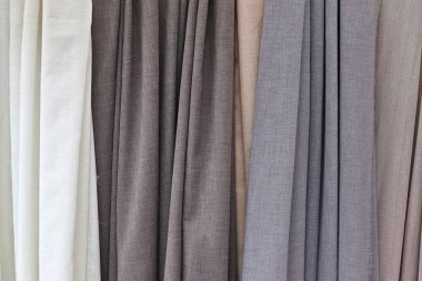 Katlanmış renkli kumaş ve tekstil yüzeyini kapatın ve yüksek çözünürlükte kapatın