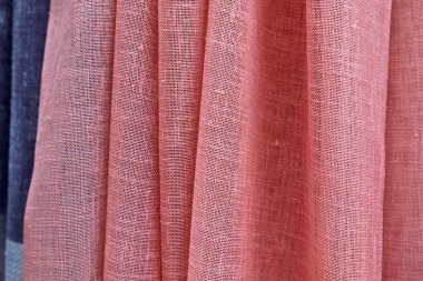 Katlanmış renkli kumaş ve tekstil yüzeyini kapatın ve yüksek çözünürlükte kapatın