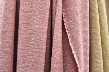 Katlanmış renkli kumaş ve tekstil yüzeyini kapatın ve yüksek çözünürlükte kapatın