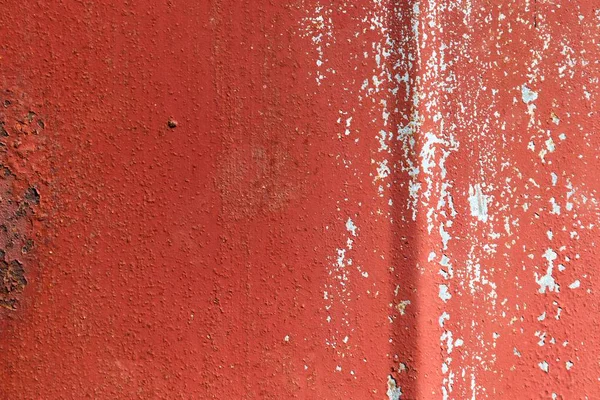 失われた場所で見つかったコンクリートや金属表面のカラフルな剥離塗料のクローズアップビュー — ストック写真