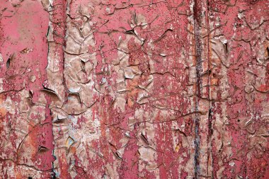 Almanya 'da kayıp bir yerde bulunan yaşlı ve yıpranmış beton duvarlar üzerinde renkli soyma boya üzerinde ayrıntılı görüş yakın