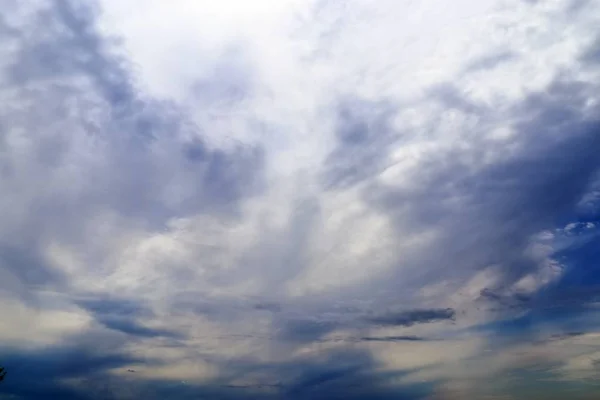 Beautiful Mixed White Dark Cloud Formations Blue Sky — Stock Photo, Image