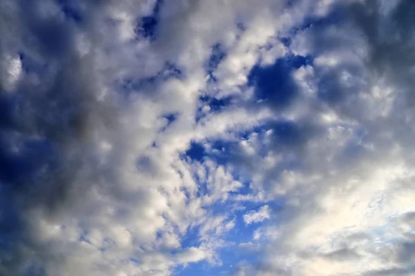 Prachtige Oranje Zonsondergang Wolk Formaties Met Zonlicht Schijnt Door — Stockfoto