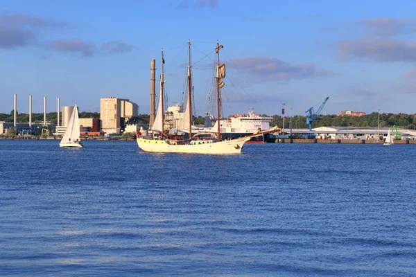 Blick Auf Die Ostsee Hafen Von Kiel Mit Einigen Booten — Stockfoto