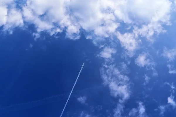Vista Dettagliata Sull Aeromobile Cielo Blu Intenso — Foto Stock