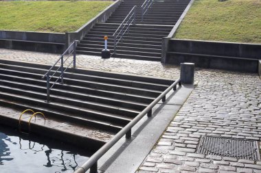 Beton, ahşap ve metal merdivenlerde farklı dış görünümler