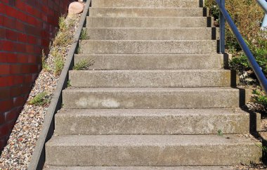 Beton, ahşap ve metal merdivenlerde farklı dış görünümler