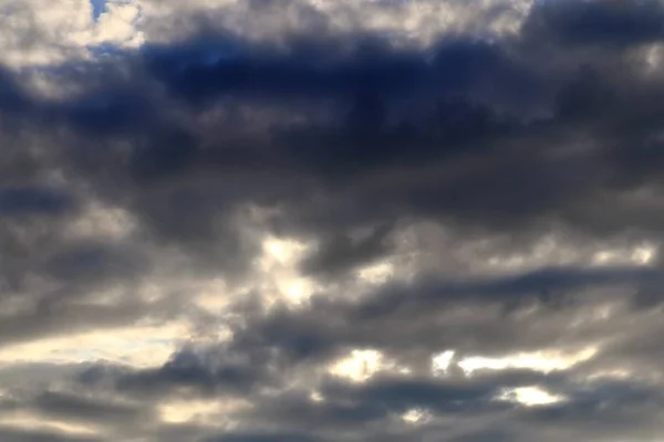 Superbes Formations Nuageuses Mixtes Sur Ciel Bleu Pris Europe — Photo