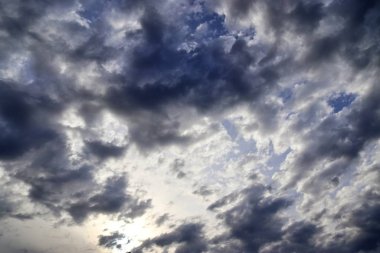 Fırtına dan önce oluşan kara bulutların ayrıntılı görünümü