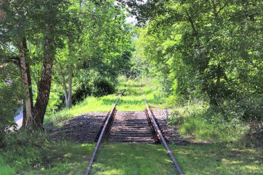 Almanya'da demiryolları ve demiryolu geçişleri hakkında farklı detaylı görüşler