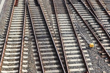 Almanya'da demiryolları ve demiryolu geçişleri hakkında farklı detaylı görüşler