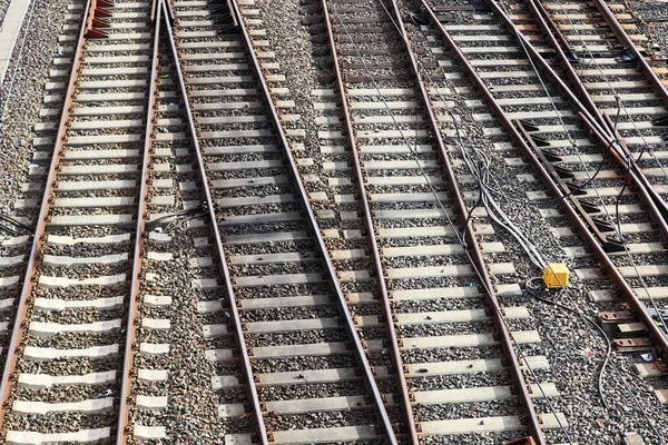 Almanya'da demiryolları ve demiryolu geçişleri hakkında farklı detaylı görüşler