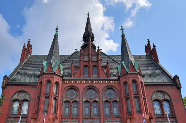 Detailní Pohled Severní Německou Radnici Nalezené Neumuensteru Slunného Letního Dne — Stock fotografie