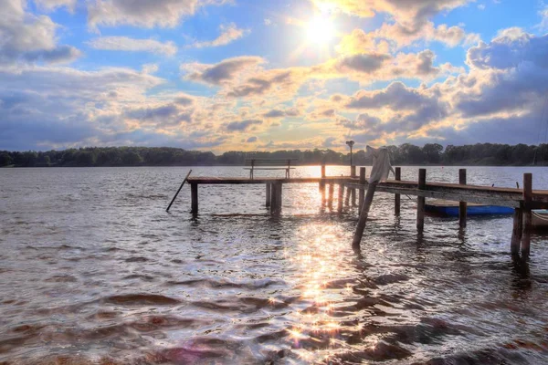 Bellissimo Paesaggio Tramonto Piccolo Lago Nella Germania Settentrionale — Foto Stock