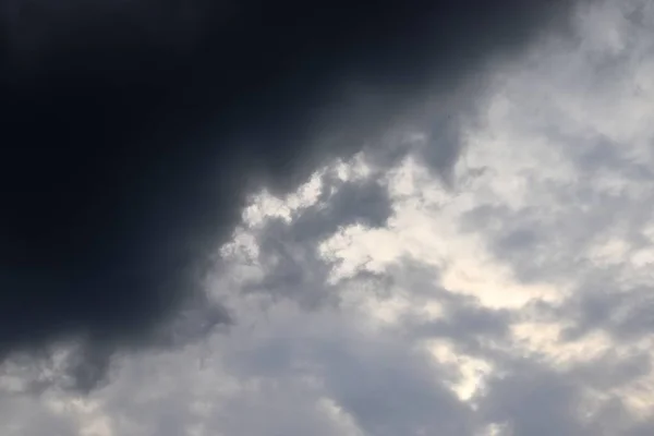 Häpnadsväckande Mörka Och Dramatiska Moln Formationer Himlen Före Åskväder — Stockfoto