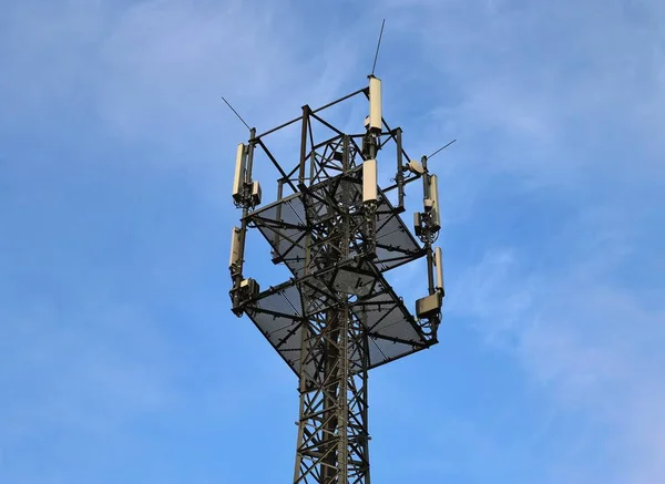 Grande Antenna Telecomunicazione Una Dettagliata Visione Ravvicinata Trovato Campo Agricolo — Foto Stock