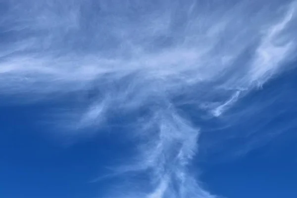 Beaux Relaxants Cirrus Nuages Haut Dans Ciel Bleu Profond — Photo