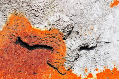 Yüksek çözünürlükte çatlaklar ile yaşlı ve yıpranmış beton duvarlar ayrıntılı yakın görünümü