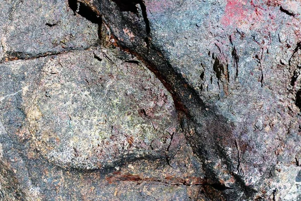 Yüksek çözünürlükte çatlaklar ile yaşlı ve yıpranmış beton duvarlar ayrıntılı yakın görünümü