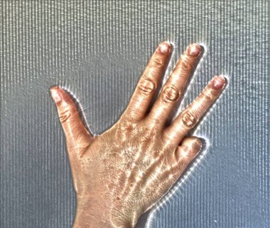 3d-Farklı semboller gösteren mavi kirlian aura ile parlayan bir insan kadın el İllüstrasyon