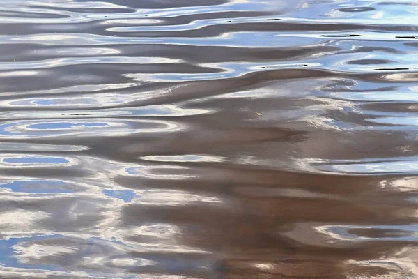 Detaillierte Nahaufnahme Der Wasseroberfläche Mit Reflektierendem Sonnenlicht Den Wellen Und — Stockfoto