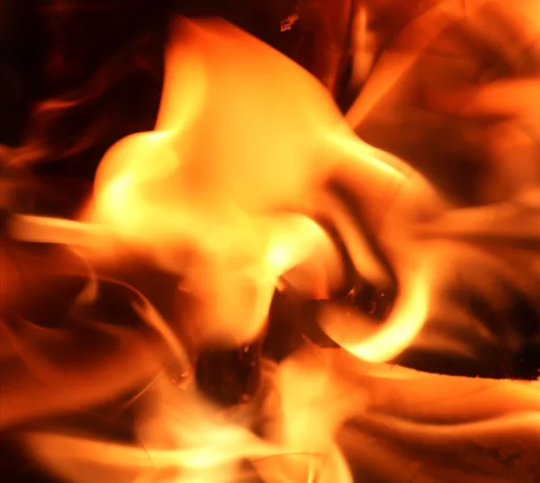 Gyönyörű Meleg Égő Tábortűz Narancsos Lángok Embers Egy Közeli Nézet — Stock Fotó