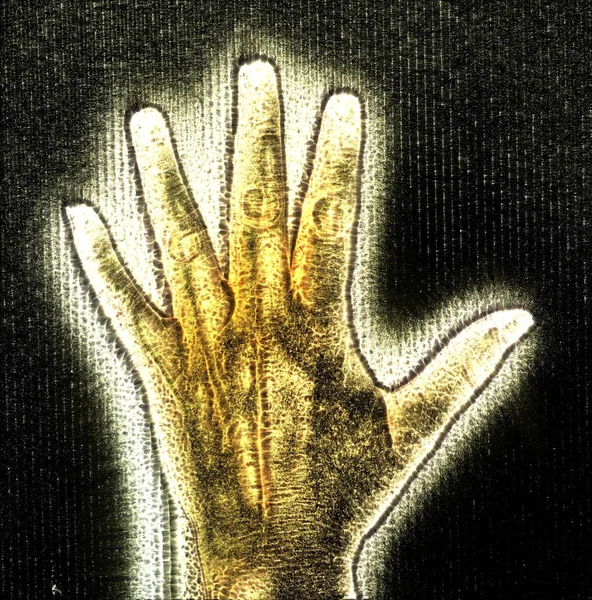 異なるシンボルを示す黄色のキリアンオーラを持つ輝く人間の女性の手の3D イラスト — ストック写真