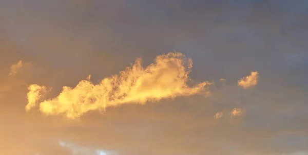 Hermosa Vista Panorámica Sobre Nubes Anaranjadas Amarillas Cielo Aspecto Dramático — Foto de Stock