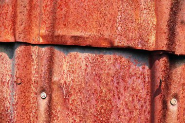 Yüksek çözünürlükte yıpranmış paslı metalin ayrıntılı yakın görünümü