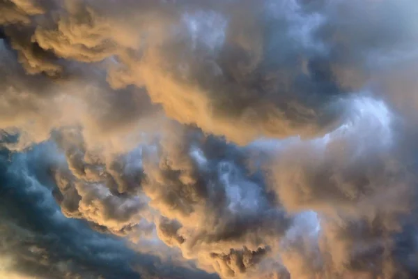 Impresionantes Dramáticas Formaciones Nubes Durante Una Tormenta Eléctrica Sobre Europa — Foto de Stock