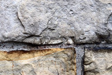 Çatlakları ve yüksek çözünürlüklü yapısı ile yaşlı beton duvarların ayrıntılı görünümü