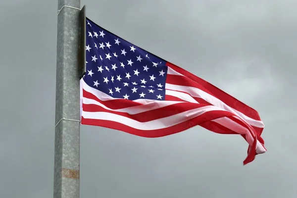 Nationalflagge Der Vereinigten Staaten Von Amerika Wind — Stockfoto