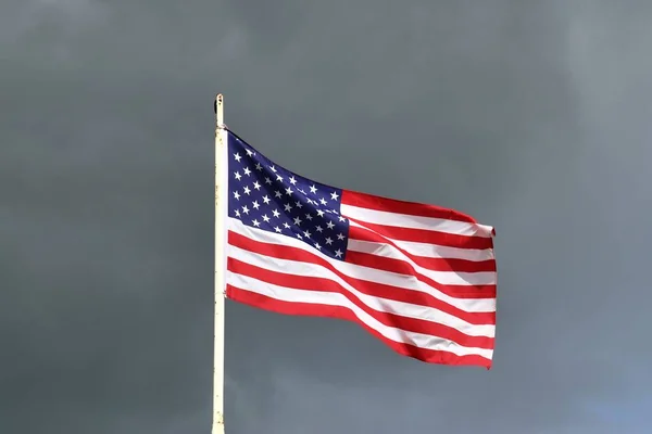 Nationalflagge Der Vereinigten Staaten Von Amerika Wind — Stockfoto