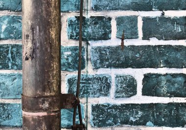 Yüksek çözünürlükte yaşlı binalarda yıpranmış mavi tuğla duvarlar ayrıntılı yakın görünümü