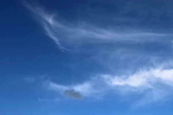 Fond Céleste Avec Des Nuages Cirrus Contre Ciel Bleu Par — Photo