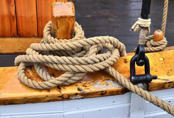 Detailed Close Detail Ropes Cordage Rigging Old Wooden Vintage Sailboat — Stock Photo, Image