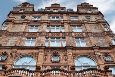 İngiliz Viktorya dönemi yerleşim alanlarının cepheleri Londra Uk caddeleri.